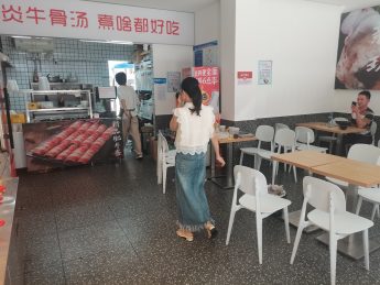 龙华小区50㎡麻辣烫店转让_搜门面网