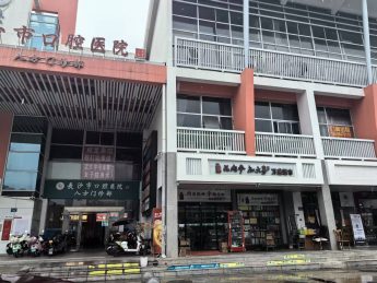 八方小区龙柏湾商业街180平米出租_搜门面网